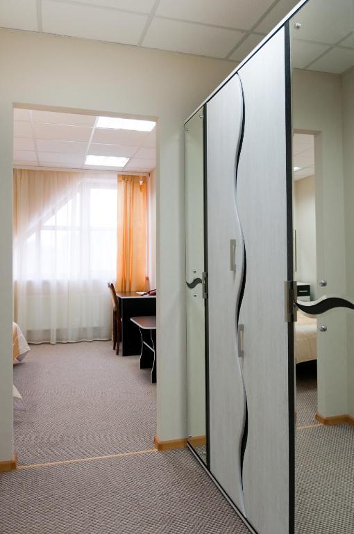 Avenue Hotel Zaslawye Oda fotoğraf